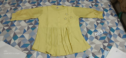 Glassy short tops with premium looks tops black